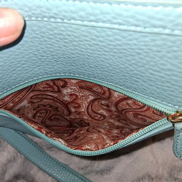 Elegant Teal Crossbody Bag with Structured Design - Picture 11 of 11